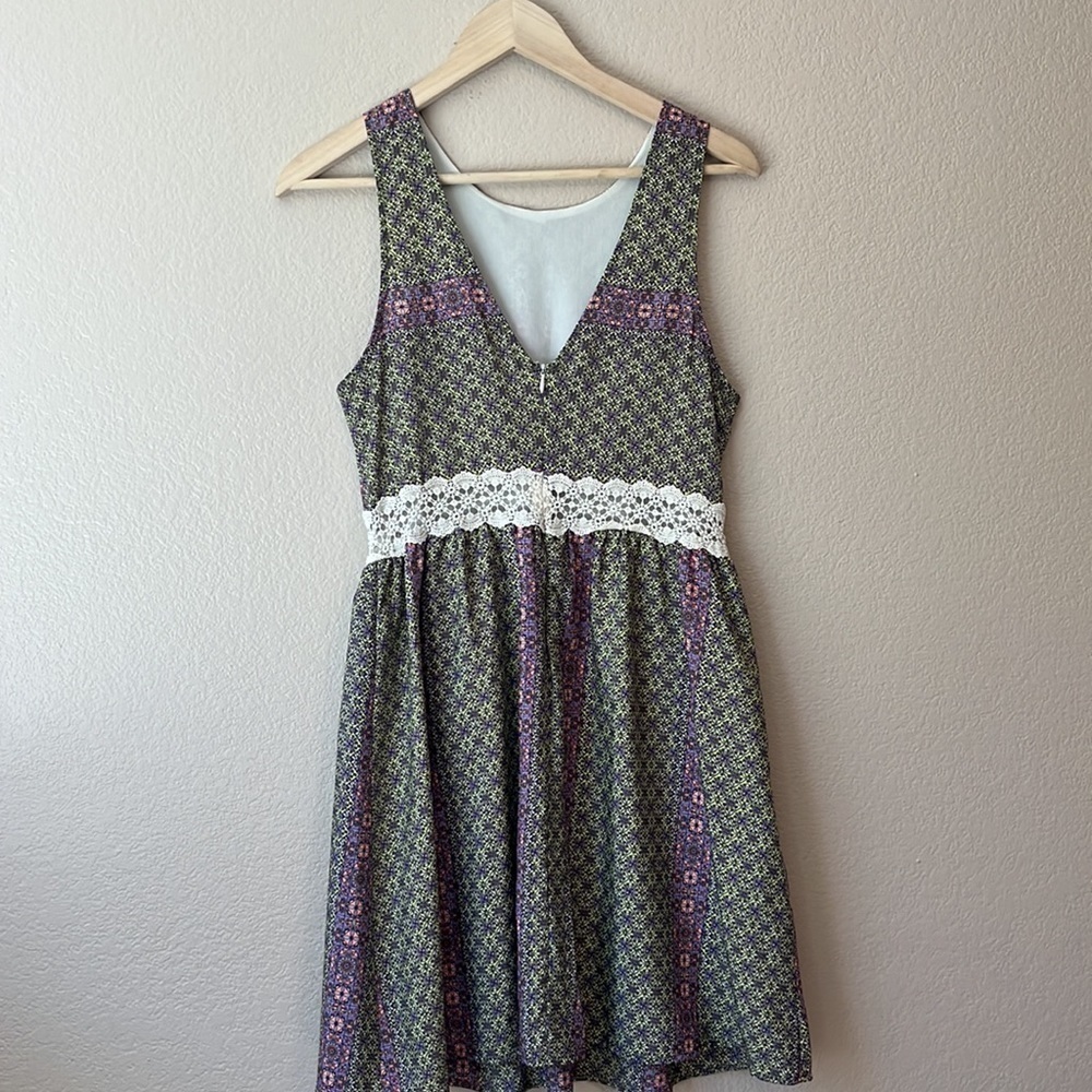 Everly Julia Lace Waist Skater Dress Floral Lace Green and Purple size Medium - Picture 8 of 15